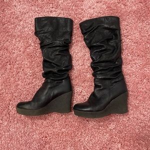 Scrunchy Black Leather Wedge Boots Sz 7